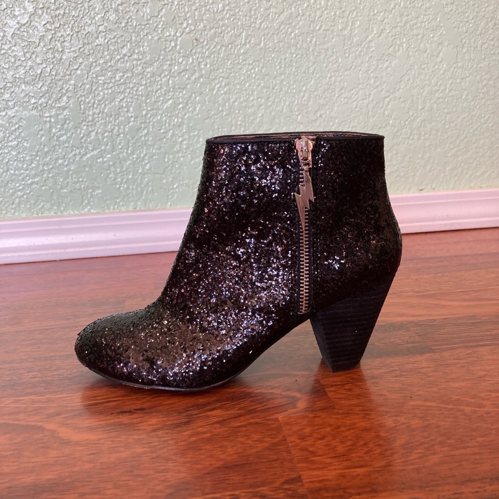 EUC Betsey Johnson Padma black glitter ankle boots size 8